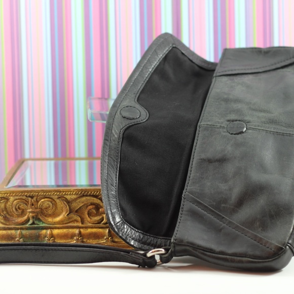 Kenneth Cole Reaction Black Leather Clutch / Wristlet - Picture 4 of 8